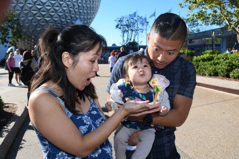 Should You Travel With a Baby? How to Know If It’s the Right Time for You